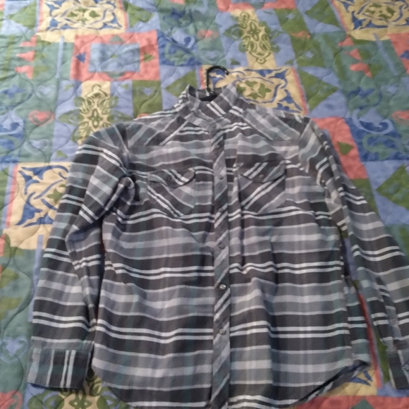 Long sleeve button up - Picture 2 of 3